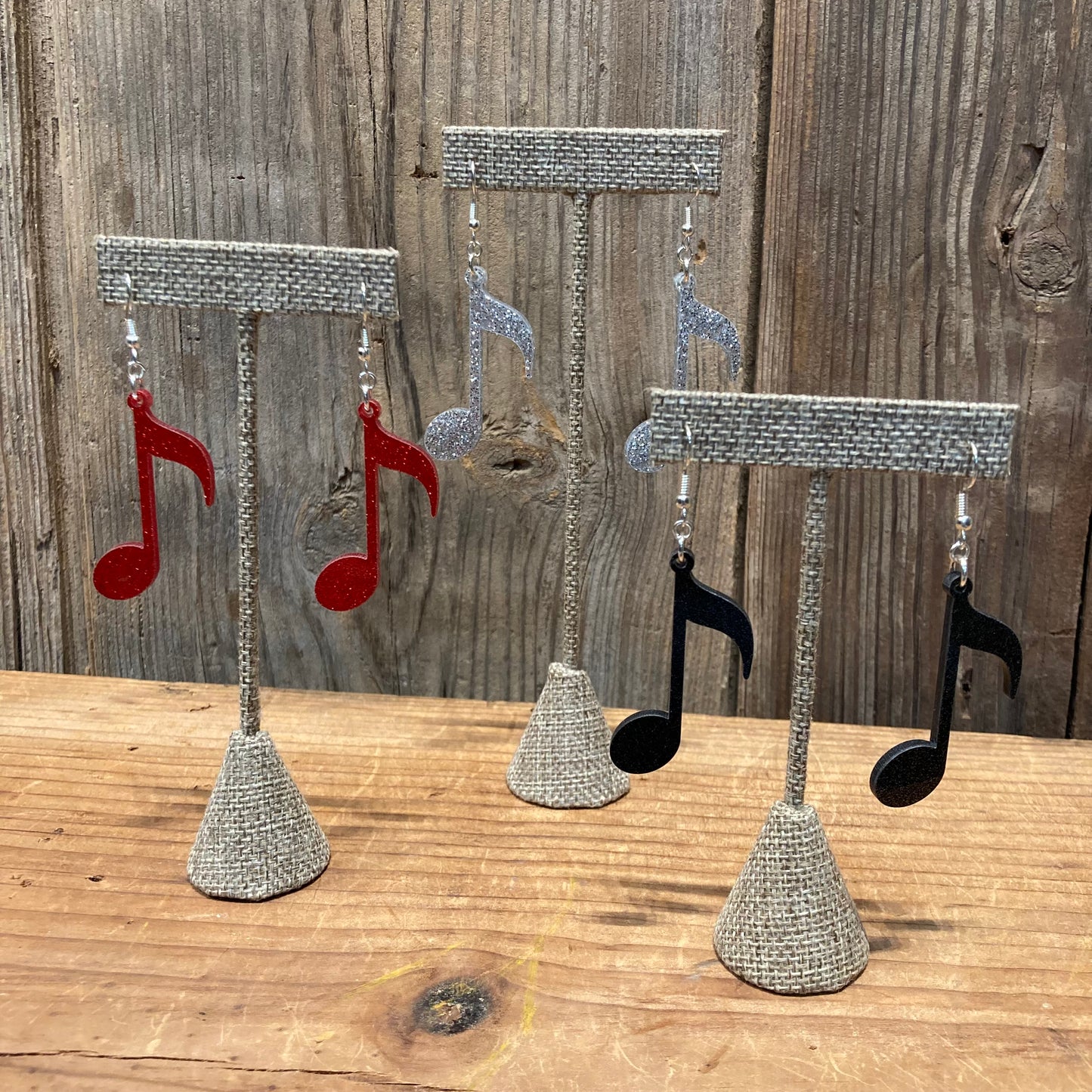 The music notes from the iconic Gilley's logo in fun earrings.
Options sparkly black, white, glittery silver or red.

acrylic, approx. 2.5" tall