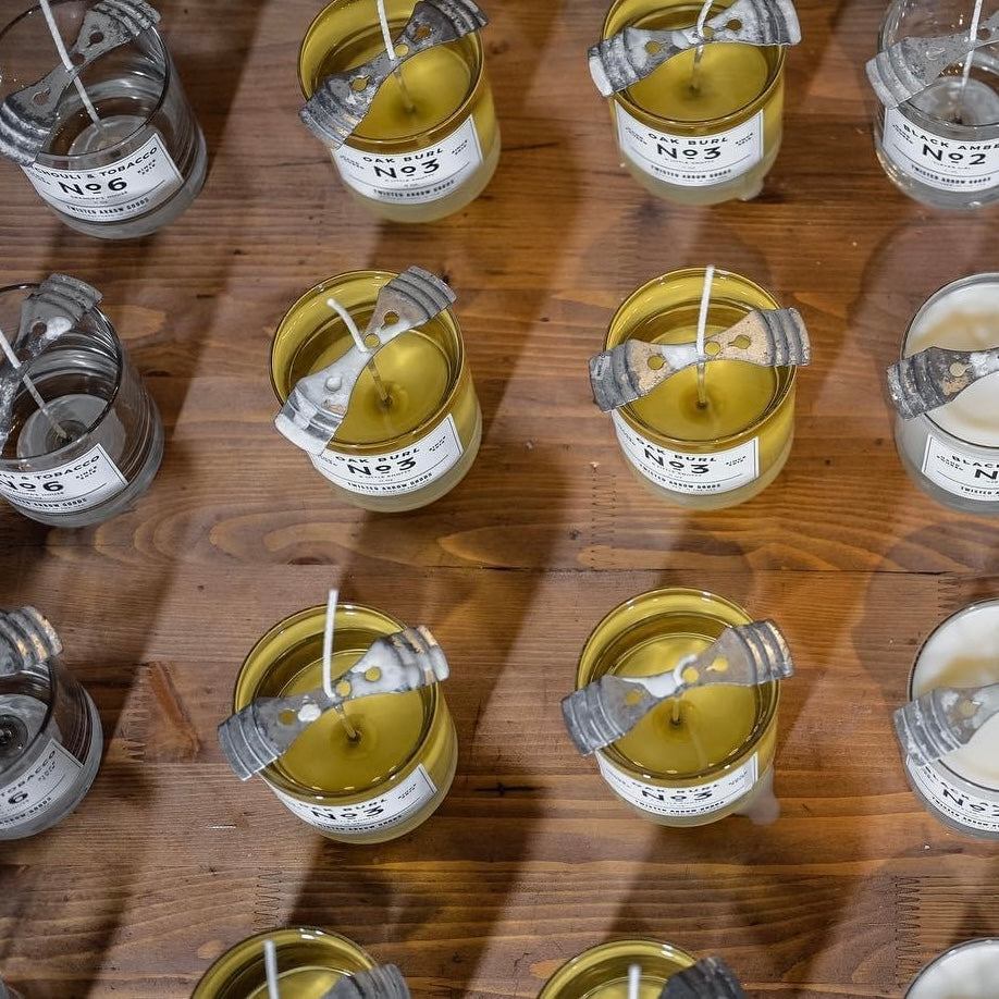 wisted Arrow Goods 100% Soy Wax candle and Essential Oils. 
Aged Cedar Scent
Scent Notes:

top - black pepper, black currant

middle - carnation, spice, tobacco leaf, ginger

base - cedarwood, patchouli, vanilla, leather

50-60 hour burn time.

in an 11oz reusable Whiskey glass.

